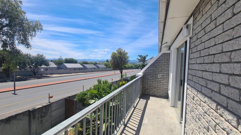 2 Bedroom Property for Sale in Oakglen Western Cape